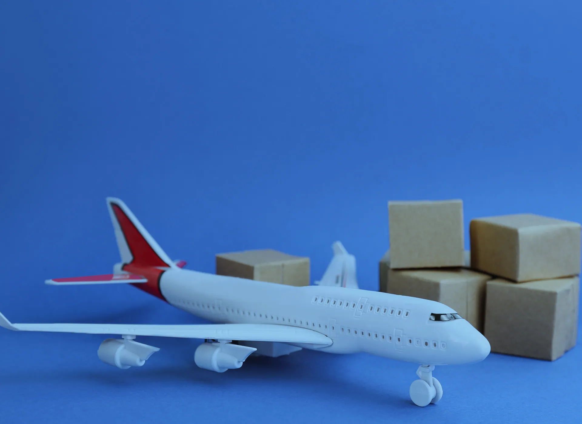 CARGA AÉREA DIGITAL: LAS REGULACIONES QUE HARÁN VIAJAR LOS DATOS ANTES QUE LA MERCANCÍA